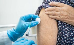 L'importanza del vaccino antiinfluenzale per le persone anziane